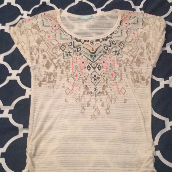 Short sleeved top with tribal print - Picture 1 of 1